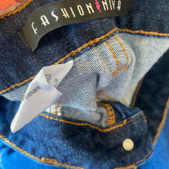 Jeans - Picture 3 of 4